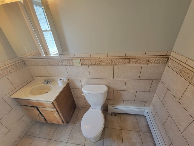 Building Photo - AVAILABLE JUNE 1st - 5 Bed 1.5 Bath Located In East Hillside