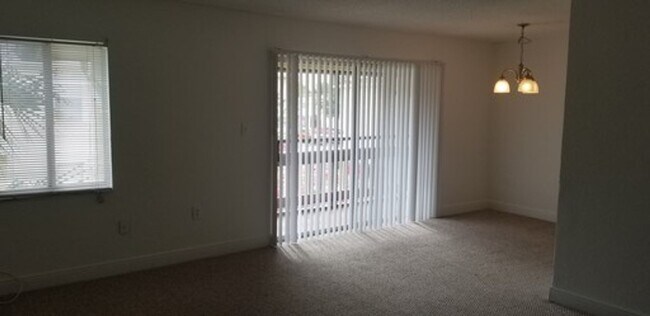 Building Photo - Privately owned 3 bedroom condo