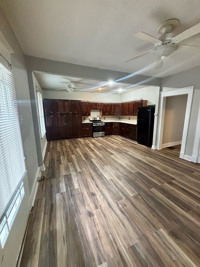 Building Photo - 1015 Sale Ave