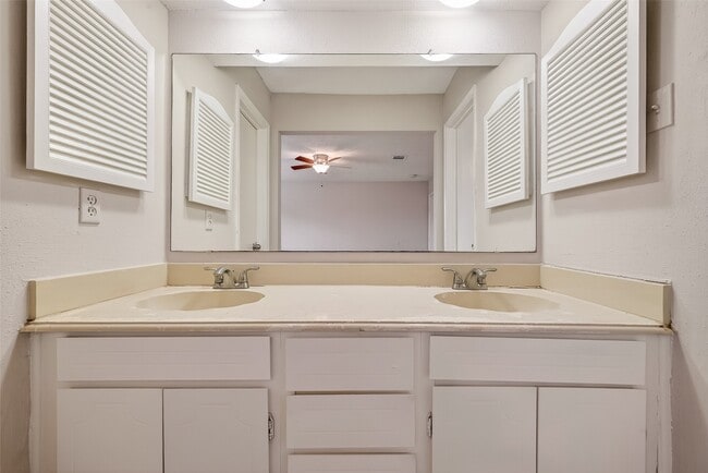 Building Photo - 4742 Tain Dr