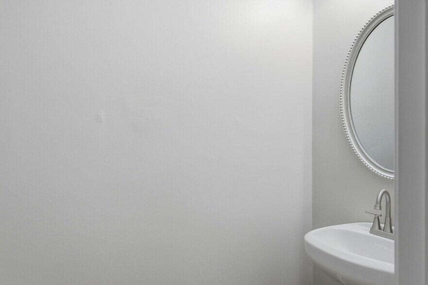 Building Photo - 1610 Chattahoochee Ct