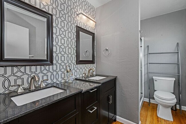 Building Photo - 5600 Tangerine Ave S