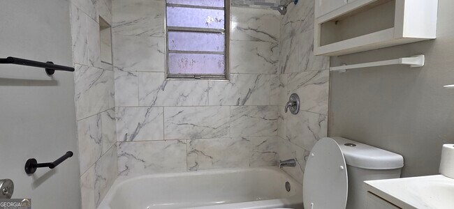 Building Photo - 449 Charter Oak Dr SW