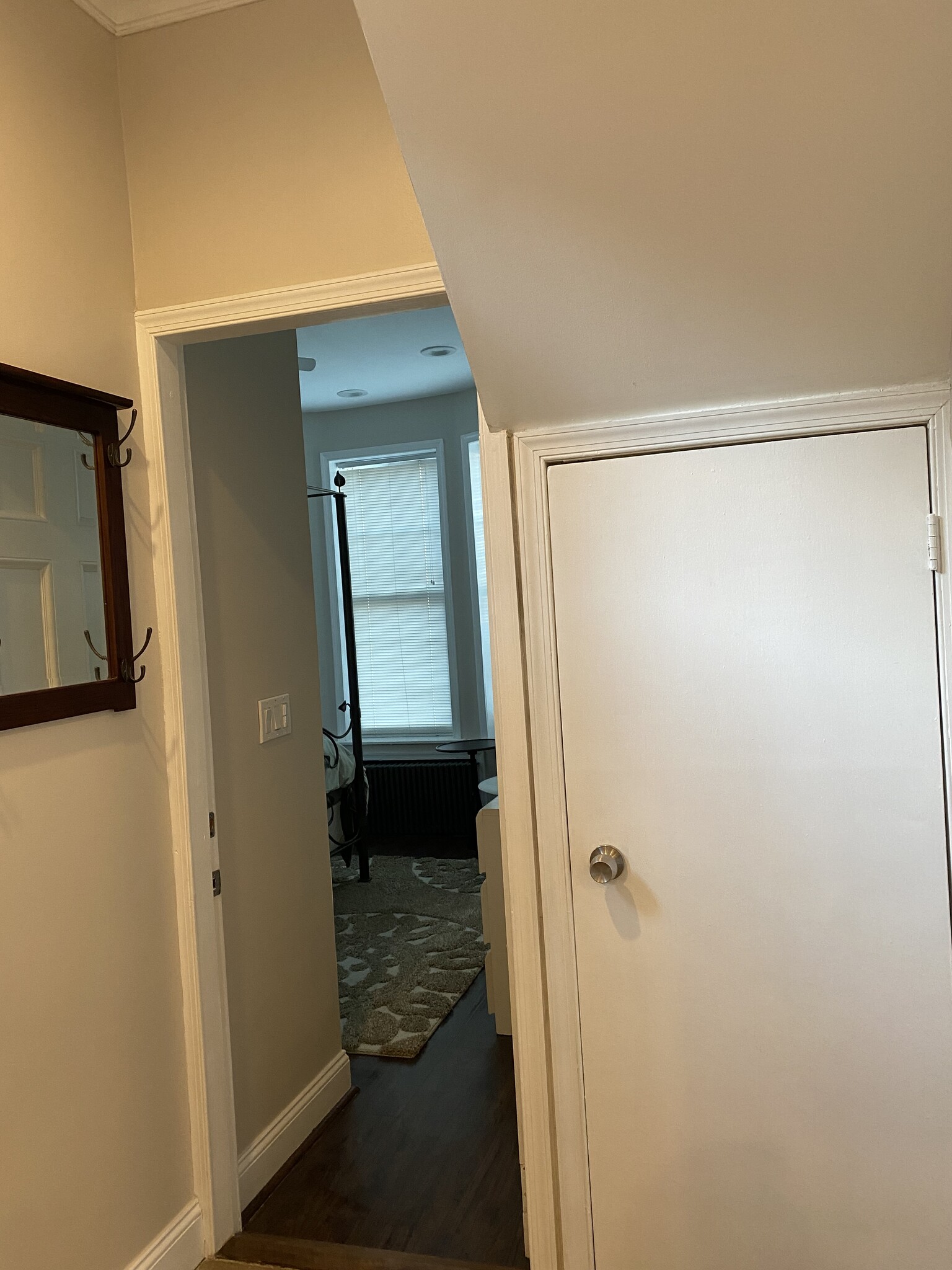 foyer outside bedroom - 346 Bushkill St