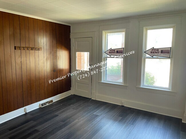 Building Photo - 331 W North St