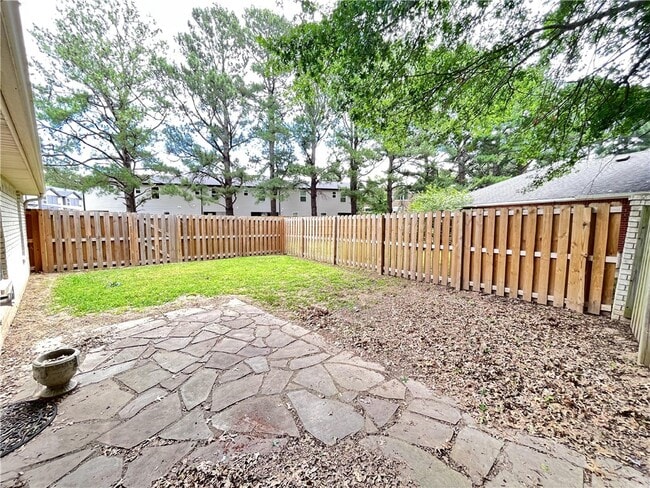 Building Photo - 884 N Daisy Ln