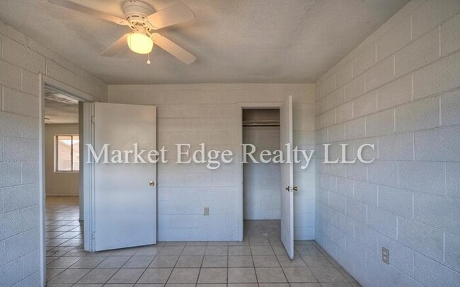 Building Photo - 3Bed/1Bath House at 15TH/Peoria! $399 MOVE...