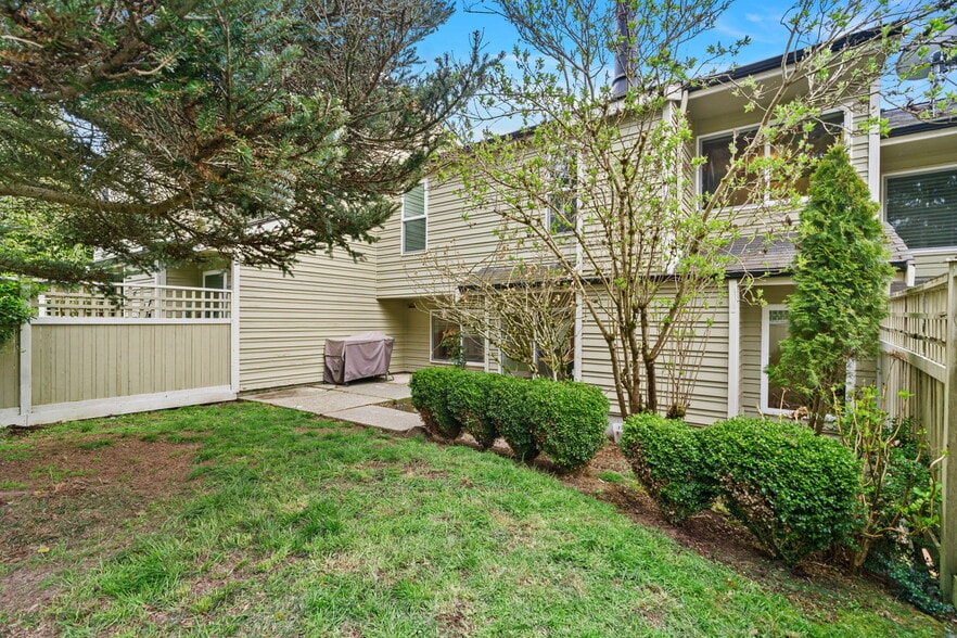 Building Photo - 10132 NE 115th Ln