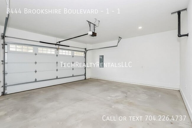 Building Photo - 3444 Brookshire Blvd