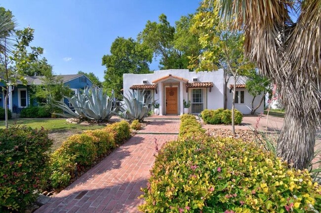 Building Photo - 409 W Water St