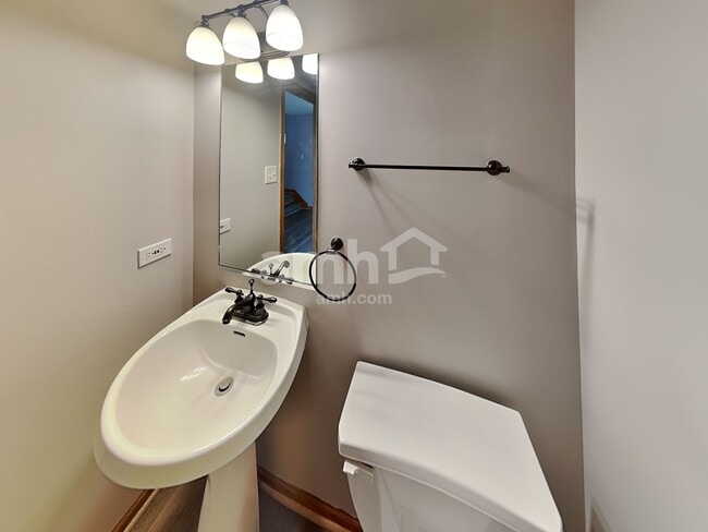 Building Photo - 2438 Foxtail Ct