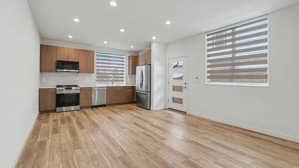 Building Photo - 5567 23rd Ave S