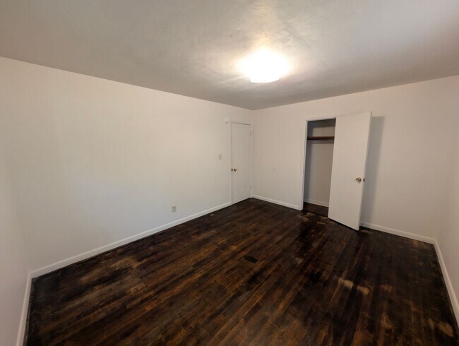 Building Photo - 313-313 Hurdle Dr