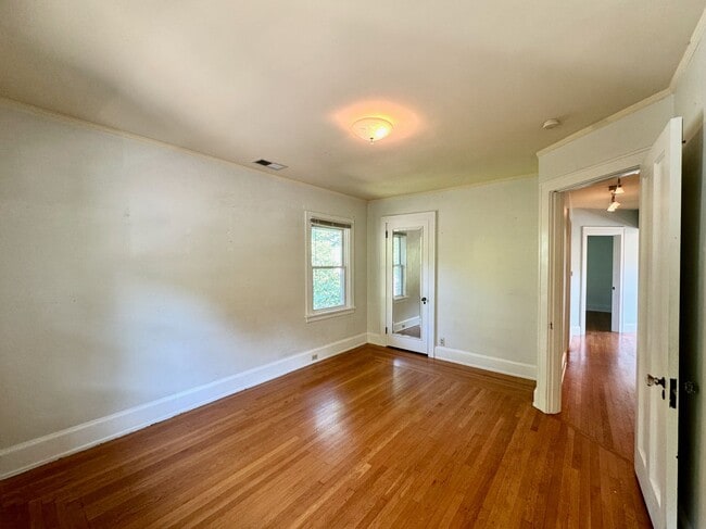 Building Photo - 505-507 W McMillan