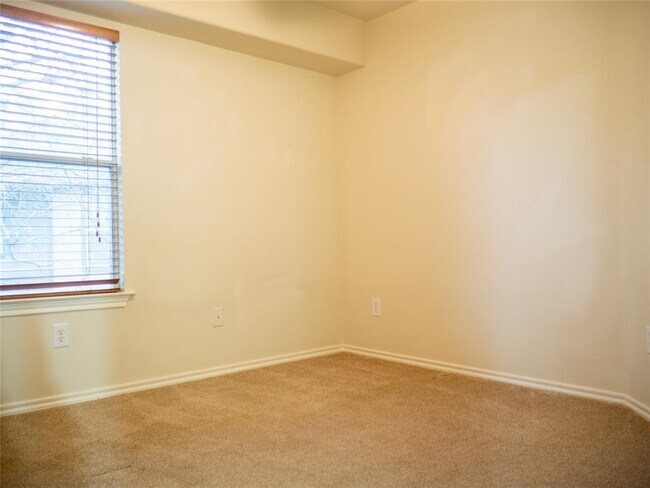 Building Photo - 47 Wickerdale Pl