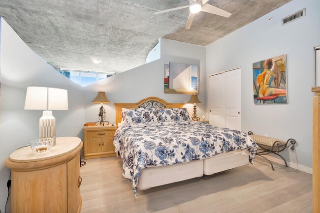 Building Photo - 300 S Australian Ave