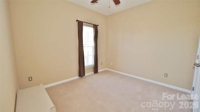 Building Photo - 6860 Lakecrest Ct