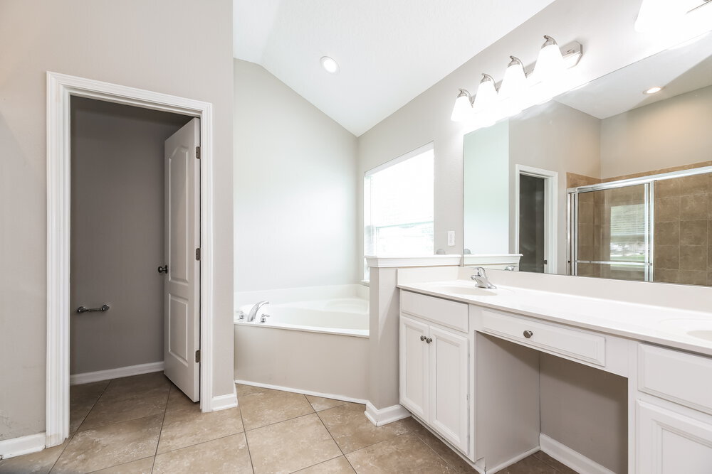 Building Photo - 11025 Snowbrook Ct