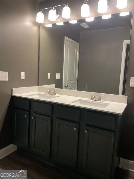 Building Photo - 560 Vandenburg Dr