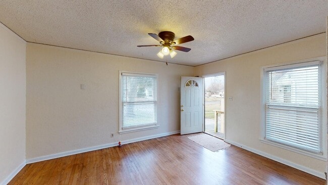 Building Photo - Duplex Available in Beaverdale - 3D Tour