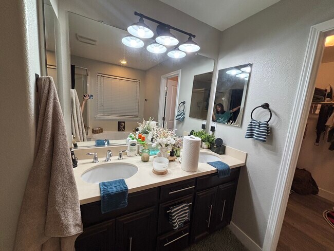 Building Photo - 1230 Baylor Way