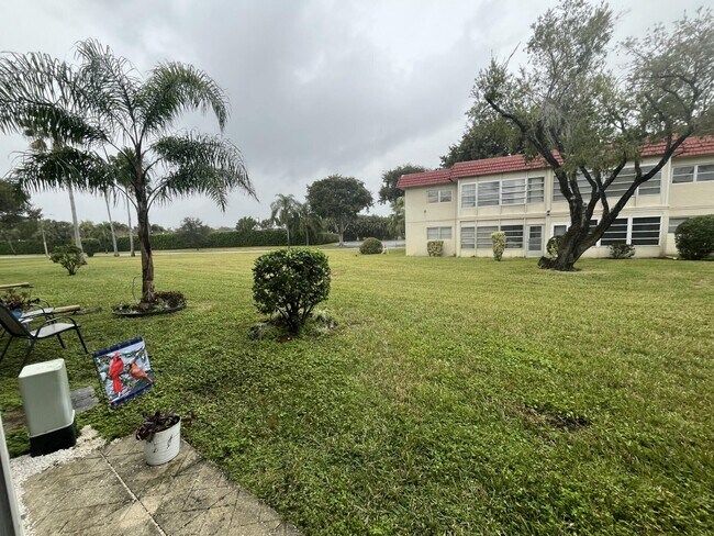 Building Photo - 21 Abbey Ln