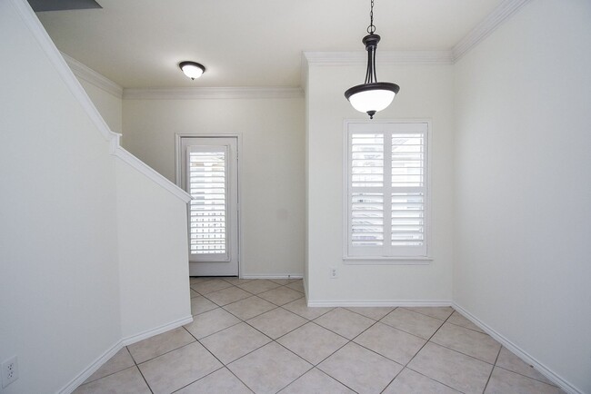 Building Photo - 1622 W 25th St