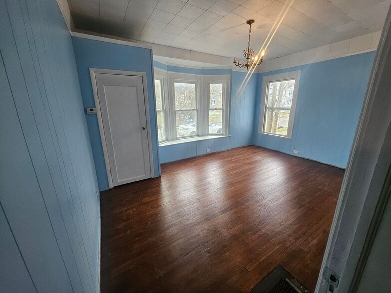 Building Photo - 1330 Midland Ave