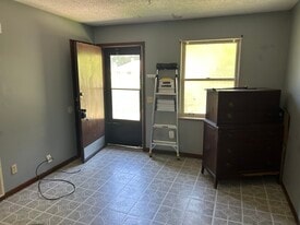 Building Photo - 161 Oak Hill Cluster