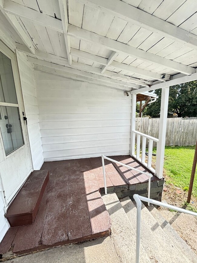 Building Photo - 2 BR Home Available in Catasauqua, PA
