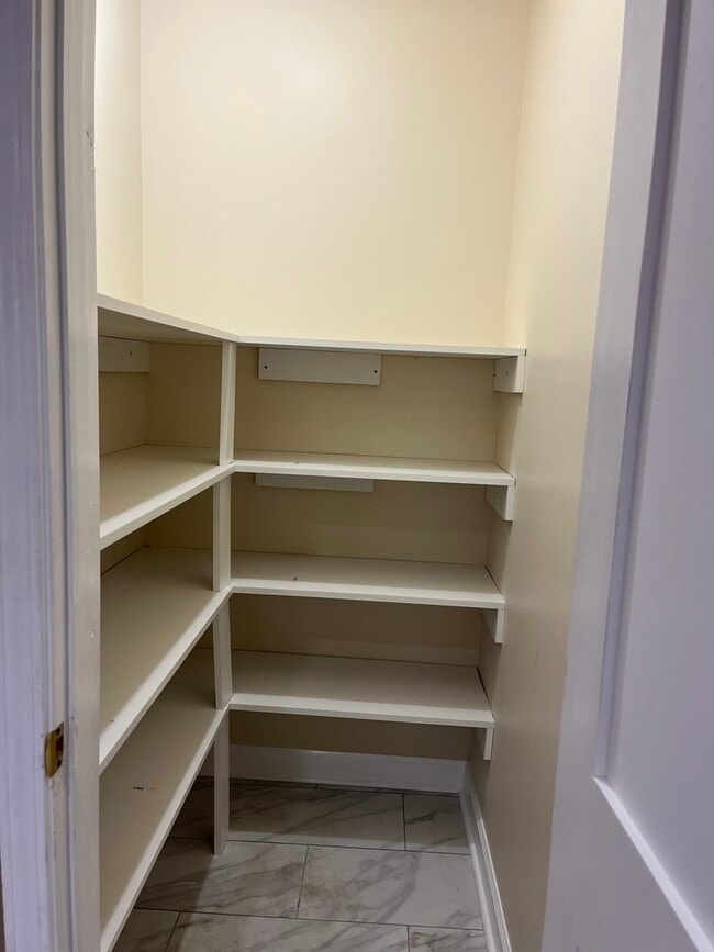 Building Photo - 722 E 91st Pl