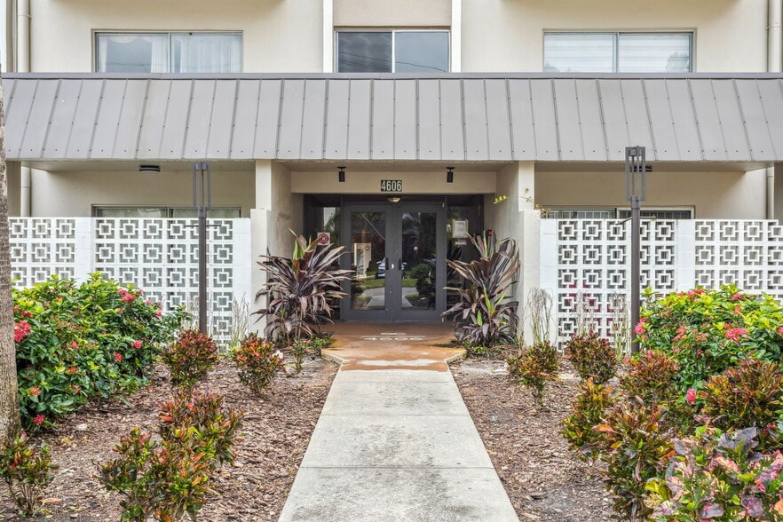 Building Photo - 4606 W Gray St