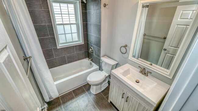 Building Photo - 103 N Harvard Ave