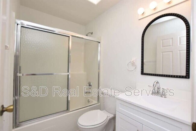 Building Photo - 2235 Silver Re Dr