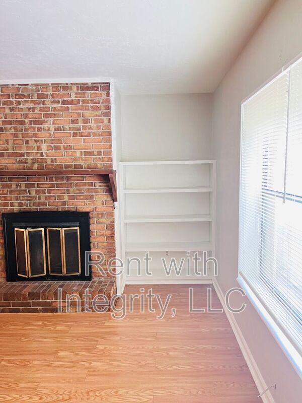 Building Photo - 581 Holyoke Ct