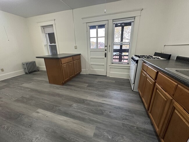 Building Photo - 100-130 Elm Street