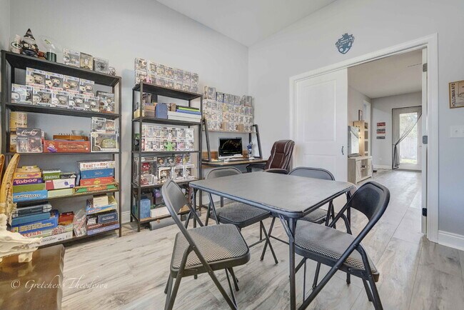 Building Photo - "Charming 3-Bedroom Oasis with 2 Baths and...