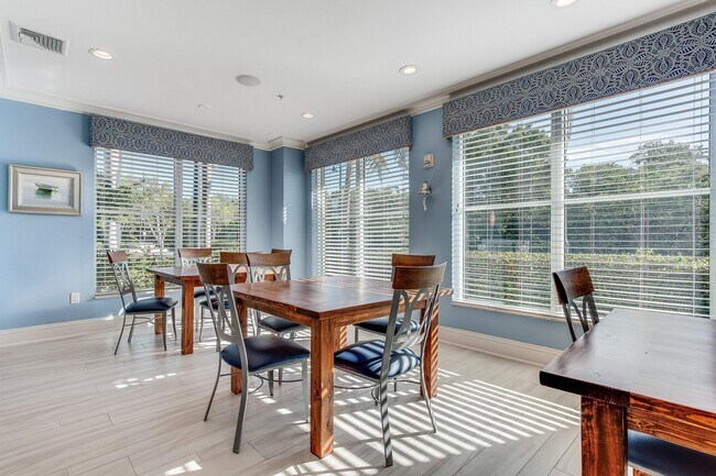 Building Photo - 700 E Boynton Beach Blvd