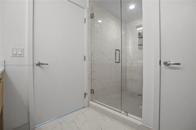 Building Photo - 16385 Biscayne Blvd