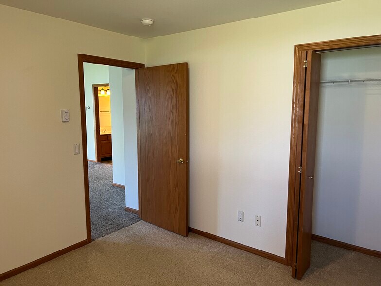 Building Photo - 1105 Heritage Ct