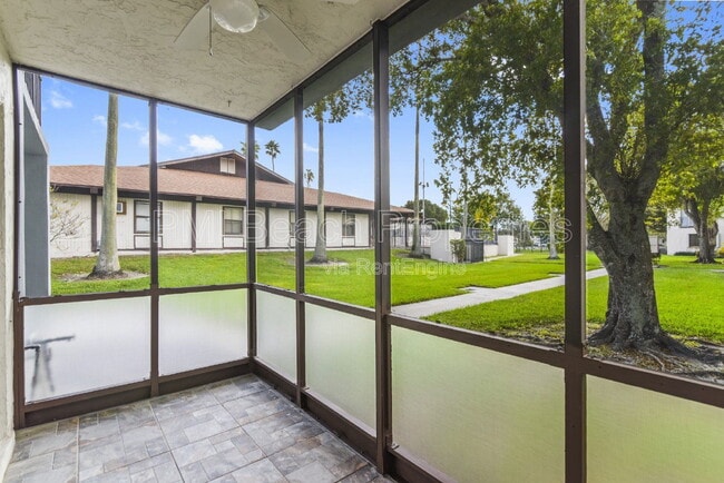 Building Photo - 345 W Laurel Dr