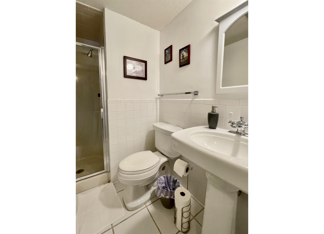 Building Photo - 85 Pine Vly