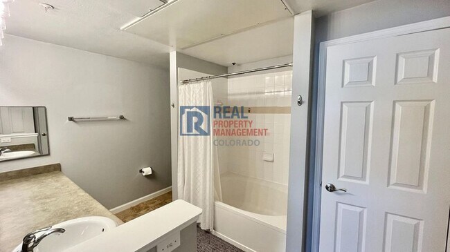 Building Photo - 7413 S Quail Cir