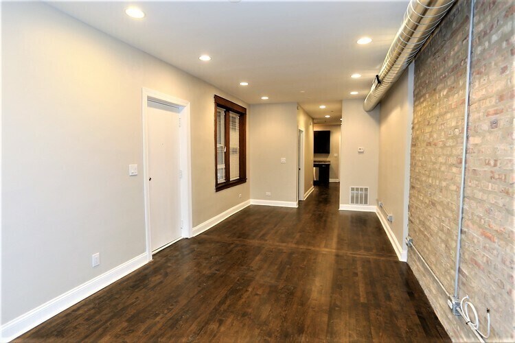 Building Photo - 2647 N Sacramento Ave