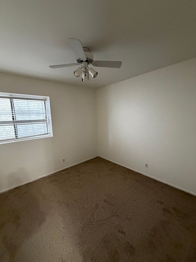 Building Photo - Single story 3 bed, 2 bath home with yard