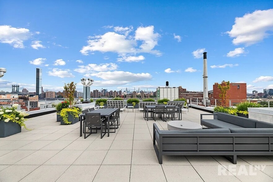 Building Photo - 99 Gold St