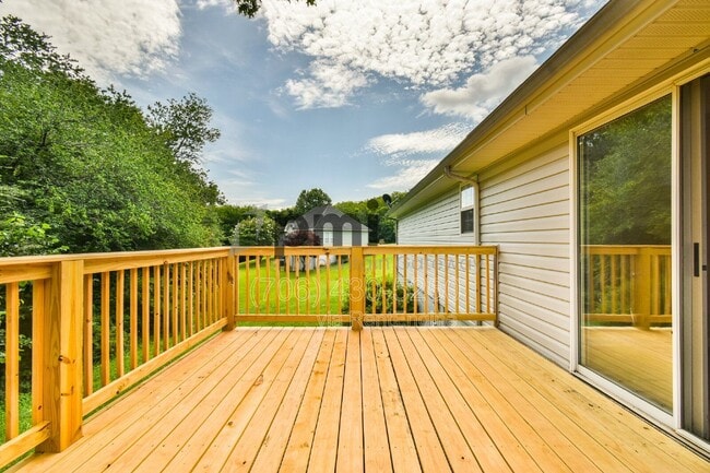 Building Photo - 138 Sunset Oaks Dr