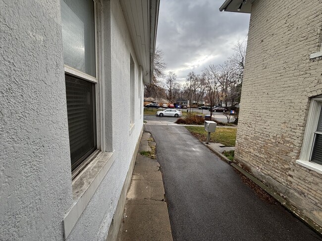 Building Photo - 612 Park St.