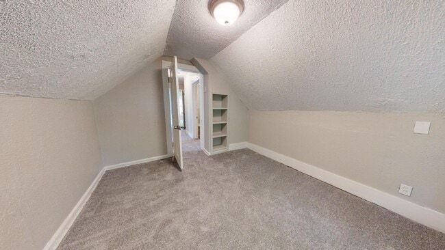 Building Photo - Huge 4 Bedroom Single Family House - almost 1500 SQ FT!