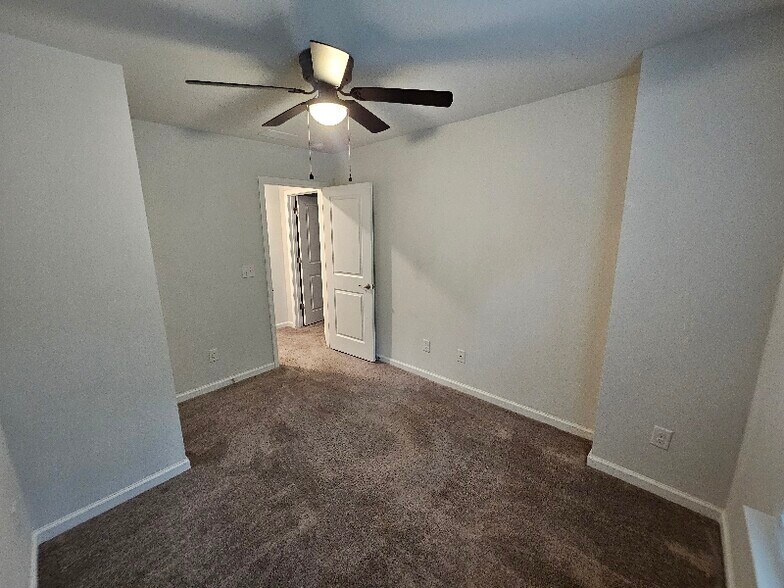 Building Photo - 4599 Palm View Cir